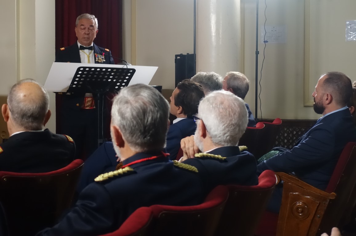 Laudatio y réplica al discurso de ingreso del académico Manuel Esteve Domingo