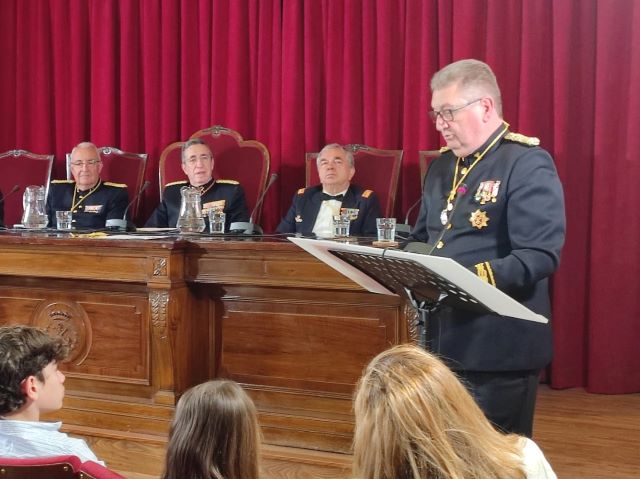 Réplica al discurso de ingreso del académico Alberto Sols