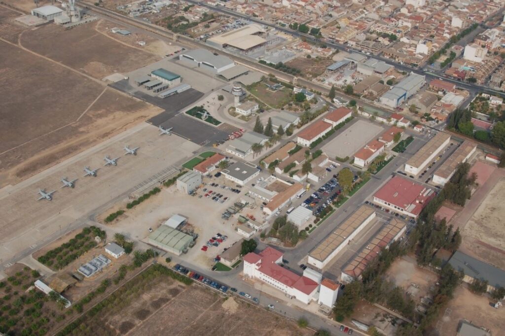15 DE AGOSTO DE 1947. Creación de la Escuela Militar de Paracaidismo.